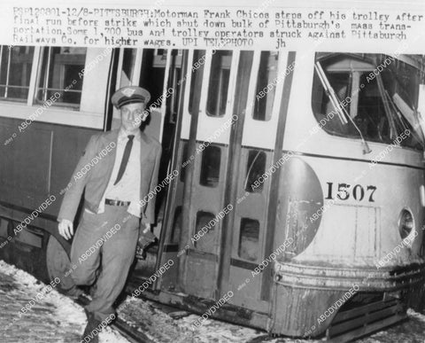 crp-11983 1950's news photo Pittsburgh motorman Frank Chico steps off streetcar last run before workers strike crp-11983