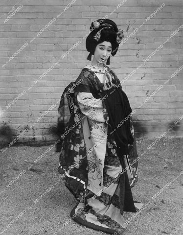 crp-11995 1928 Japanese Imperial Theater actress Koharu Ohara portrait in beautiful kimono robe crp-11995