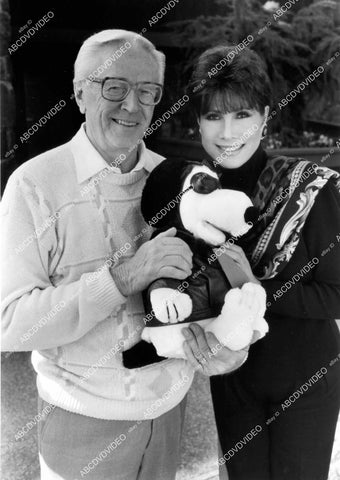 crp-12053 1990 cartoonist Charles M Schulz, Michele Lee & Snoopy dog TV special You Don't Look 40 Charlie Brown crp-12053