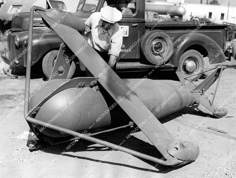crp-12134 1944 news photo Seattle wash man stopped by police for V-1 rocket looking cable cutter crp-12134