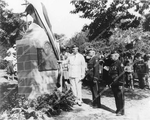 crp-12345 1936 news photo historic Cleveland Ohio Ray Murphy War Monument in Rockefeller Park crp-12345