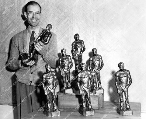 crp-12382 1940's Robert Ames makes Trade Union Oscar statues crp-12382