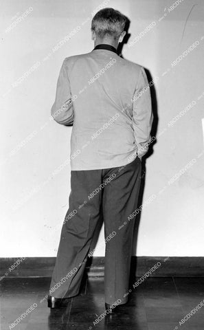 crp-12386 1941 news photo artist James Montgomery Flagg portrait from behind crp-12386