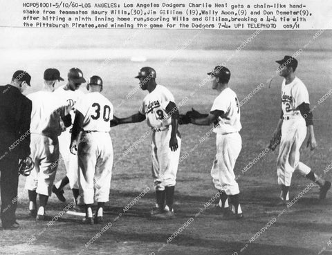 crp-12416 1960 news photo MLBaseball La Dodgers Charlie Neal , Maury Wills, Jim Gilliam, Wally Moon, Don Demeter walk off homer crp-12416