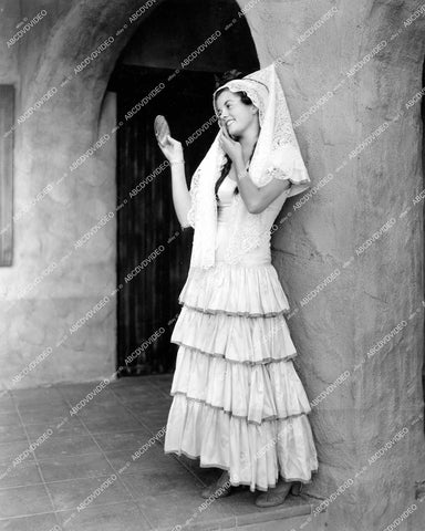 crp-13005 1937 pretty Alice Packard does makeup check outdoor play Hemet Calif Ramona crp-13005