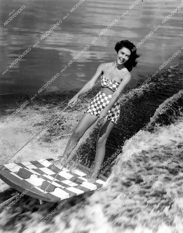 crp-13052 1944 news photo sexy athletic Martha Gray Cypress gardens Fla w matching checkered bikini & aquaplane vintage pinup crp-13052
