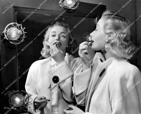 crp-13058 1947 candid Robin Raymond does quick makeup check film noir The Web crp-13058