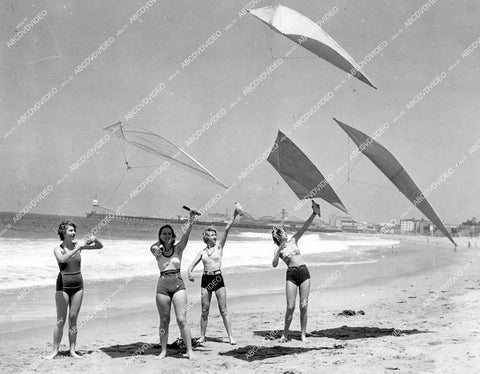 crp-13091 1936 news photo Venice Beach Calif Kite Contest cuties Lucille Catton, Bobby Sperry, Delores Laughter, Dorothy Kennedy, Helen Nixon crp-13091