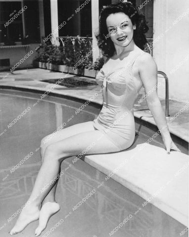 crp-13094 1940's news photo sexy babe in new swimwear sitting on diving board dips feet in pool vintage pinup pose crp-13094