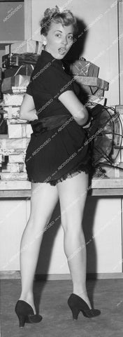 crp-13100 1949 Pat Hall can't take the heat has fan blow upskirt to cool off crp-13100