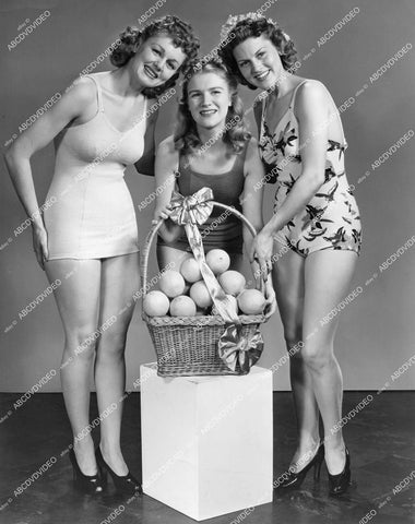 crp-13126 1940 bathing suits and oranges Nat Orange Show w Dorothy Fay, June Fulton, Ruth Gifford crp-13126