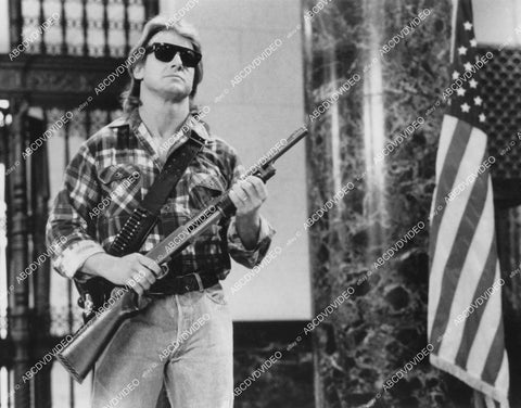 crp-13160 1988 Roddy Piper w his shotgun film They Live crp-13160