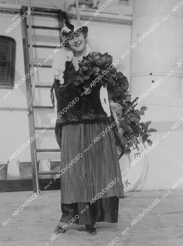 crp-00131 1915 silent film star Grace Darling takes an oceanliner crp-00131