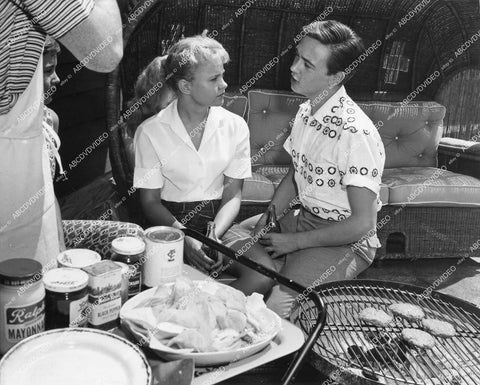 crp-13325 1959 candid Tommy Kirk, Tim Considine, Roberta Shore, Jean Hagen have barbecue film The Shaggy Dog crp-13325