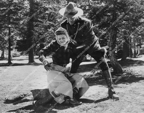 crp-13525 1951 Kirby Grant, Gail Davis RCMP film Yukon Manhunt crp-13525