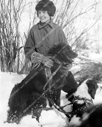 crp-13600 1923 news photo Lydia Hutchiinson femalr dog team driver in Derby in Ashton Idaho crp-13600