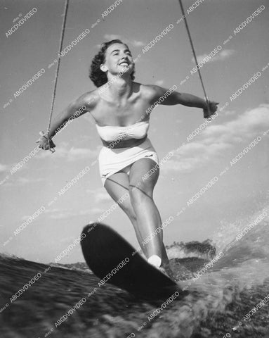 crp-13601 1952 news photo great action pic water skiing babe Jannette Burr Water Ski Jump Champ crp-13601
