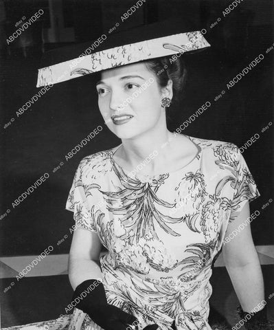 crp-13605 1944 news photo Nancy McBurney in new hat & dress Chicago post-war fashion Show crp-13605