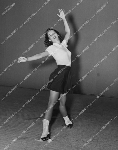 crp-13669 1939 beautiful Bess Ehrhardt practices ice skating moves for film Ice Follies of 1939 crp-13669