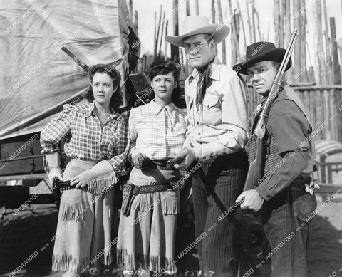 crp-13713 1942 Gwen Kenyon, Luana Walters, Charles Starrett, Cliff Edwards film Lawless Plainsmen crp-13713