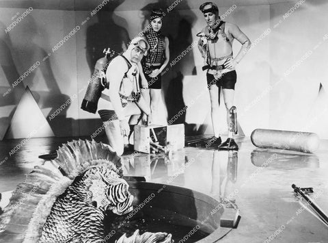 crp-13778 1966 Gary Merrill, Scott Brady, Wende Wagner and sci-fi sea creature film Destination Inner Space crp-13778
