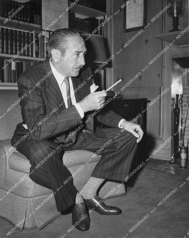 crp-13787 1947 news photo Adolphe Menjou doesn’t like current state of movie making crp-13787