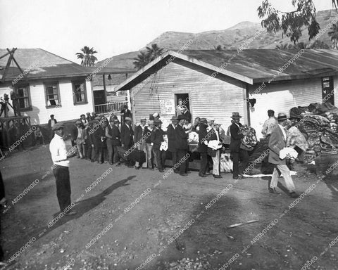 crp-14177 1926 Catalina Island hosts director James Cruze & 2000 extras get bedding location camp silent film Old Ironsides crp-14177
