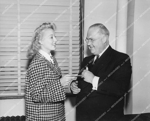 crp-14333 1942 Evelyn Keyes w city & DMV officials WWII A Card gas rationing compliance campaign crp-14333
