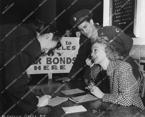 crp-14335 1943 Evelyn Keyes does WWII bond drive at LA Union Station Mrs Glenn Vaniman crp-14335