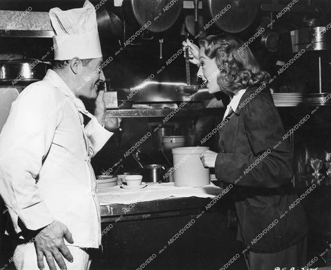crp-14343 1946 candid Hollywood Chef Emil makes "Evelyn Keyes Soup" in kitchen w Ms Keyes crp-14343