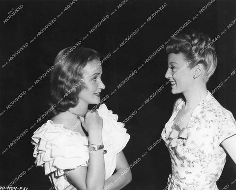 crp-14351 1946 candid Nina Foch visits Evelyn Keyes on set film The Thrill of Brazil crp-14351