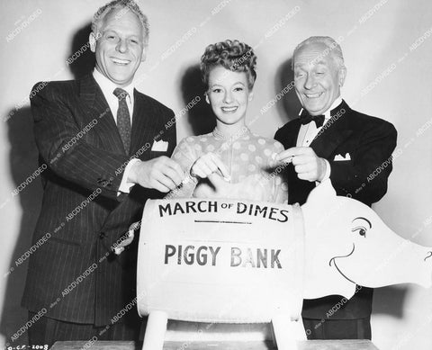 crp-14352 1946 Bill Goodwin, Evelyn Keyes, William Demarest donate March of Dimes piggy bank crp-14352