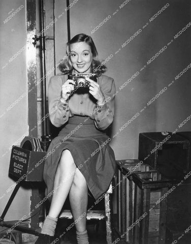 crp-14366 1940 lovely Evelyn Keyes w her camera on set film The Lady in Question crp-14366