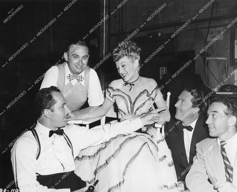 crp-14381 1946 candid on set Keenan Wynn, director S Sylvan Simon, Evelyn Keyes, Allyn Joslyn, dialogue coach Jackson Halliday film The Thrill of Brazil crp-14381
