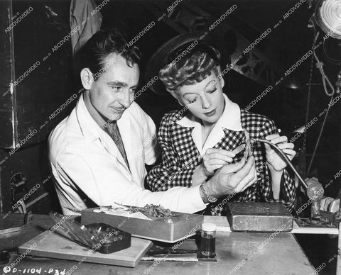 crp-14391 1946 candid Evelyn Keyes, Lawson Mann & fishing lures Columbia Studios workshop film The Thrill of Brazil crp-14391