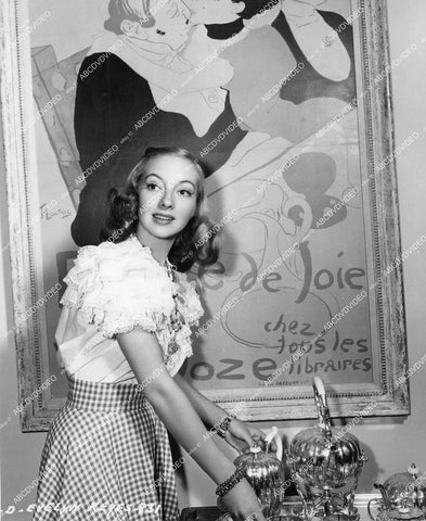 crp-14513 1948 lovely Evelyn Keyes prepares for a party at home crp-14513