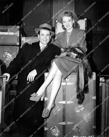 crp-14568 1946 Larry Parks, Evelyn Keyes and pile of luggage film The Jolson Story crp-14568