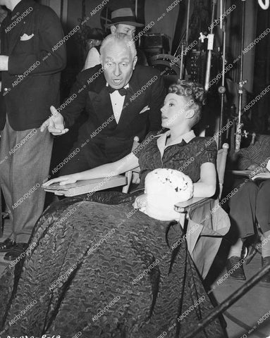 crp-14604 1946 candid William Demarest & Evelyn Keyes on set film The Jolson Story crp-14604
