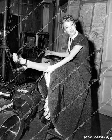 crp-14614 1946 beautiful Evelyn Keyes stretches out legs shows 1st pair post war nylons film The Jolson Story crp-14614