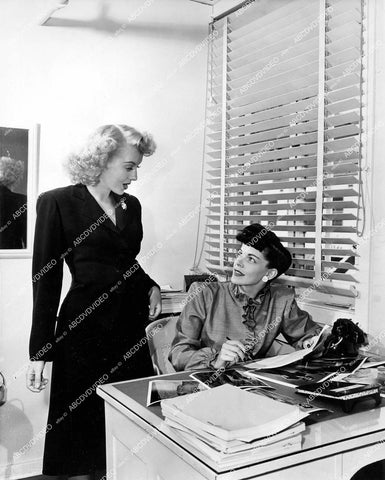 crp-14615 1943 Evelyn Keyes w some lady in Columbia Studios publicity dept crp-14615