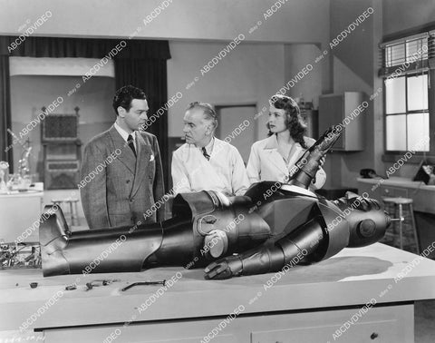 crp-01482 1945 Ralph Morgan, Robert Lowery, Carole Matthews,Willie Best, robot serial film The Monster and the Ape crp-01482
