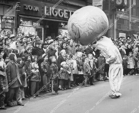 crp-01491 1948 Chicago Christmas Parade w Charlie McCarthy's country cousin Mortimer Snerd crp-01491