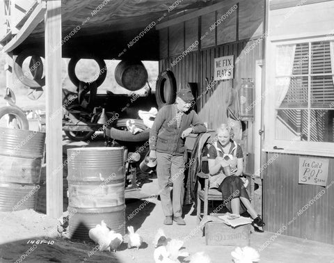 crp-14971 1934 Sally Eilers, Charley Grapewin feeding the chickens film She Made Her Bed crp-14971
