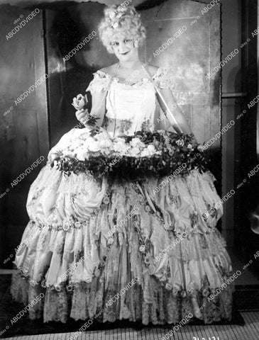 crp-15203 1924 Gloria Gould in 18th century flower girl costume for Russian relief crp-15203