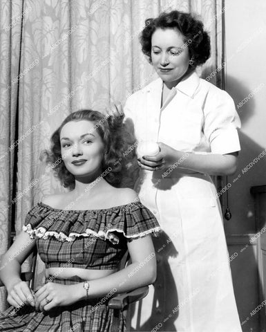 crp-15222 1949 Gloria Henry w Columbia Pics hair stylist Helen Hunt gets works film Rusty Saves a Life crp-15222