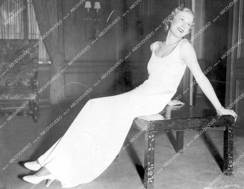 crp-15252 1933 pretty & slender Camile Bartlett voted by artists "Most Typical American Girl" crp-15252