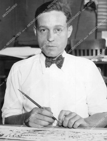 crp-15257 1930's cartoonist artist Vince Hamlin drawing Alley Oop comic strip crp-15257