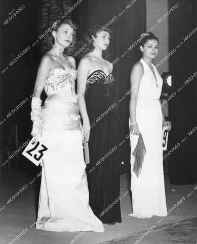 crp-15271 1948 top trio French actresses Janine Praline Marsay, Paule Guiny, Myriam Charriere at Pigalle Theatre Paris crp-15271