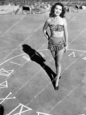 crp-15341 1947 sexy babe Muriel McGinty is Arizona State Univ sun dial girl cool vintage pinup pose crp-15341