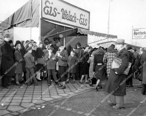 crp-15415 1948 historic Leipzig Germany Fair crowds enjoy ice cream and other favorites crp-15415